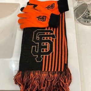 SF Giants Scarf & Gloves Set